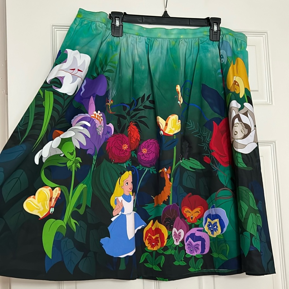 NWOT Alice in Wonderland Stitch Shoppe by Loungefly skirt